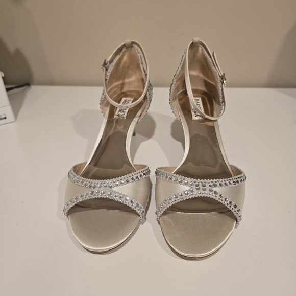 Badgley Mischka Gillian Ivory Ankle Strap Kitten Heels Womens 9.5 - Picture 10 of 11
